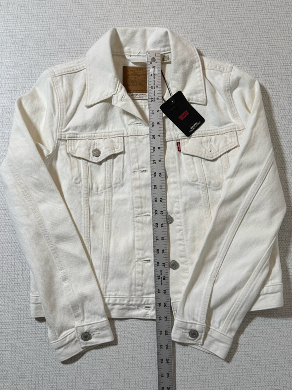Levi's Women's Cream Denim Trucker Jacket - Picture 5 of 10